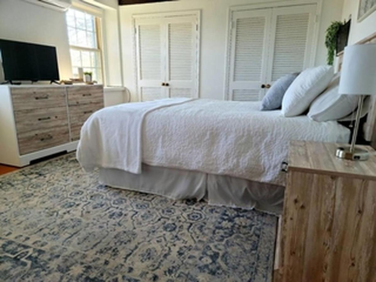 Downingtown Manor - 1900S Farmhouse With Creek Views 外观 照片