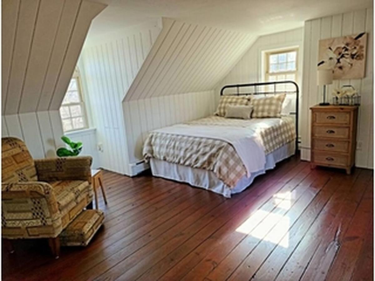 Downingtown Manor - 1900S Farmhouse With Creek Views 外观 照片