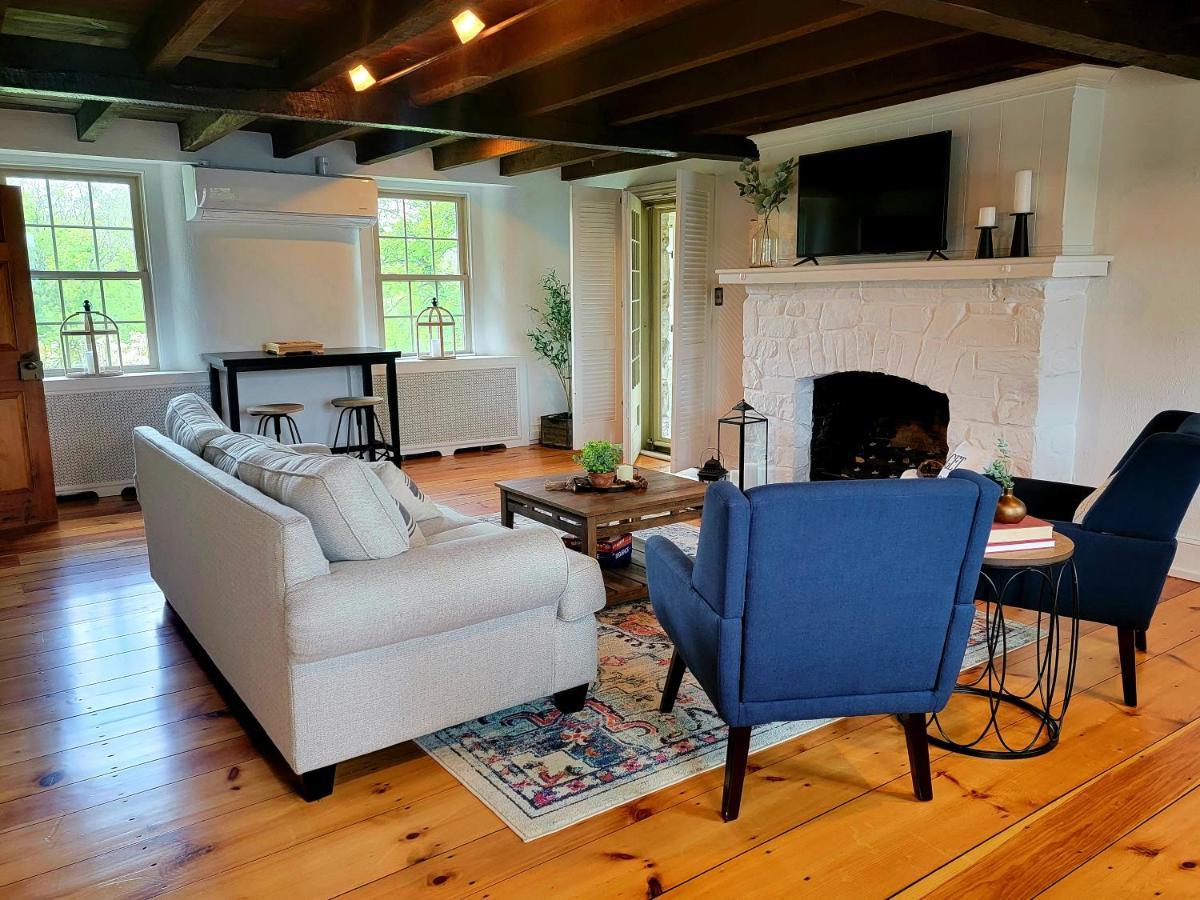 Downingtown Manor - 1900S Farmhouse With Creek Views 外观 照片