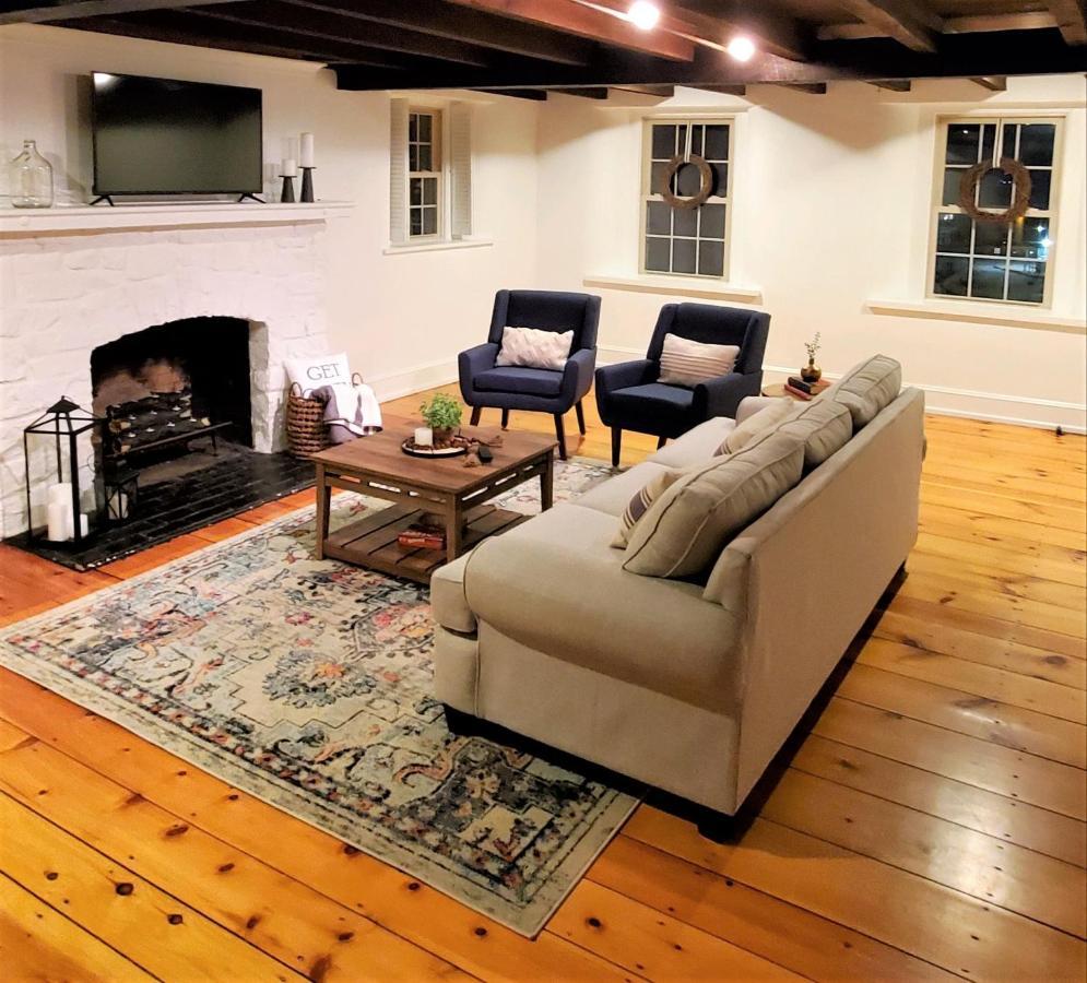 Downingtown Manor - 1900S Farmhouse With Creek Views 外观 照片