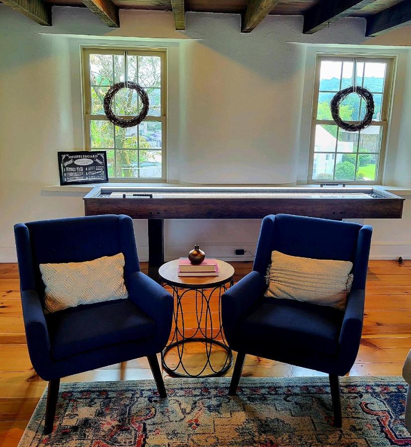 Downingtown Manor - 1900S Farmhouse With Creek Views 外观 照片
