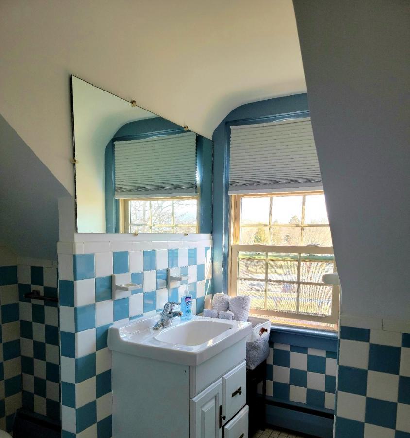 Downingtown Manor - 1900S Farmhouse With Creek Views 外观 照片